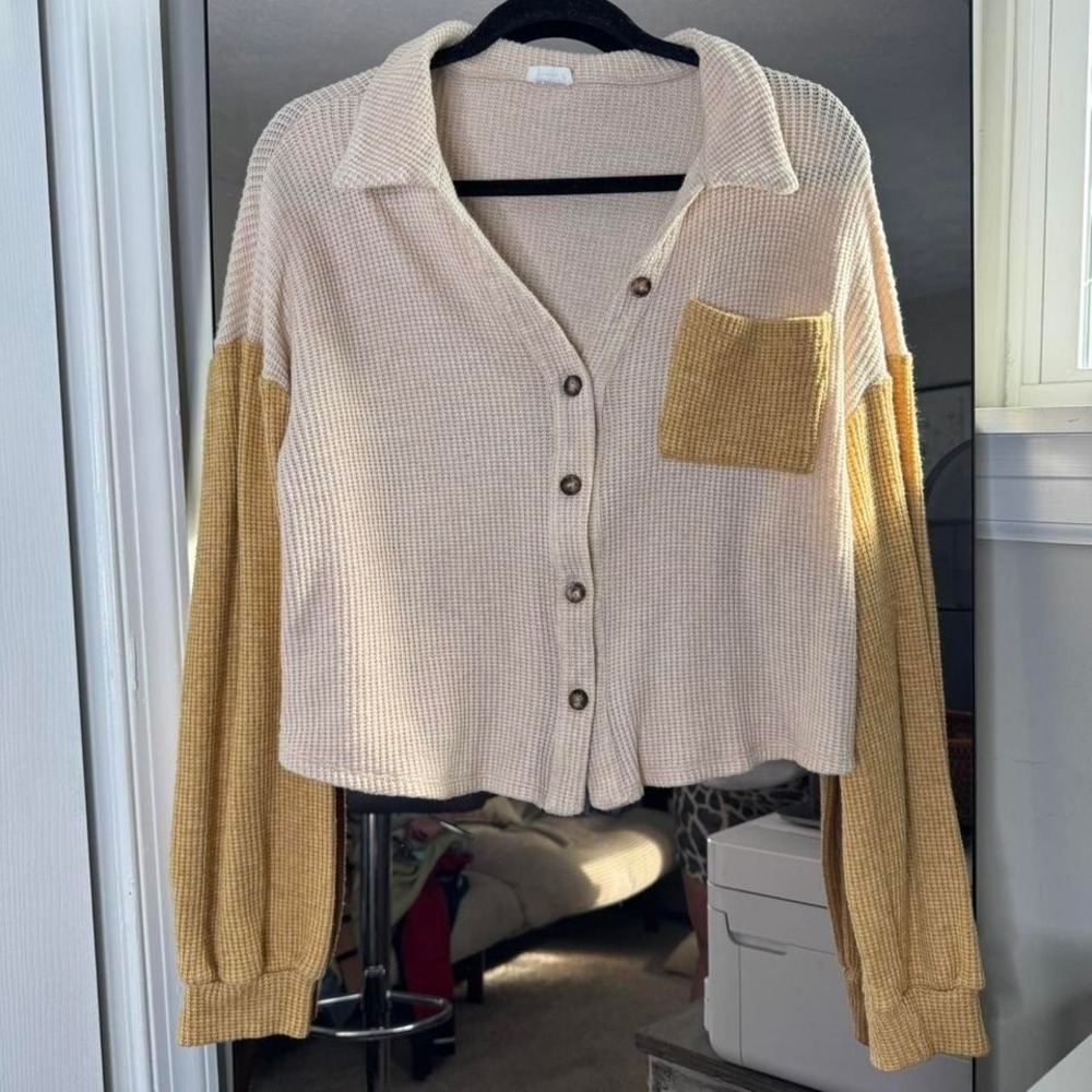 Le Lis cardigan featuring a soft waffle-knit texture neutral colorblock design
